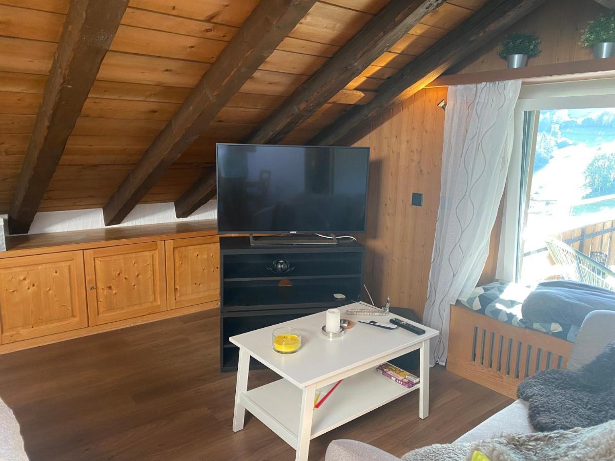 Dachwohnung In Der Mitte Von Laax-Dorf エクステリア 写真