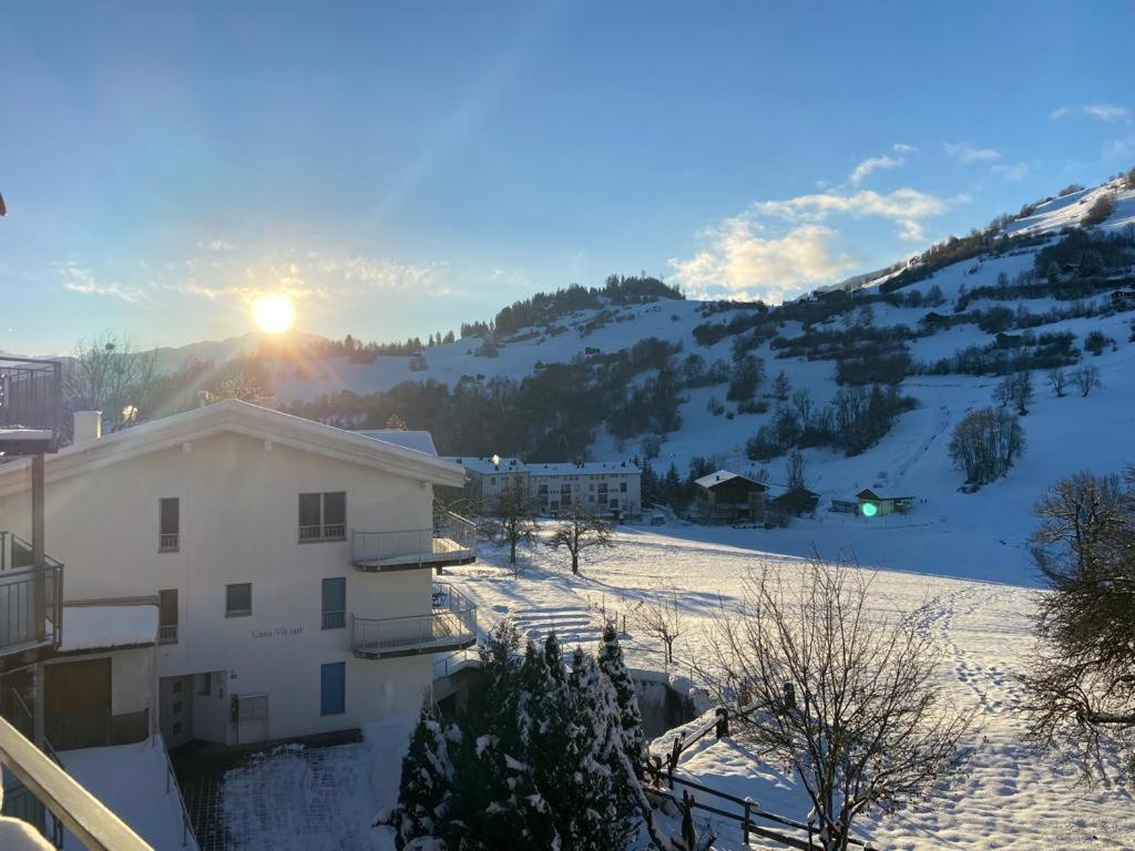 Dachwohnung In Der Mitte Von Laax-Dorf エクステリア 写真